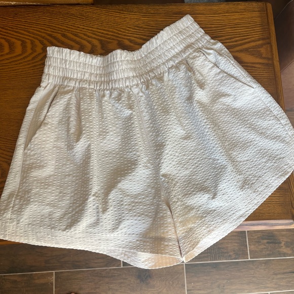 Vuori Villa Textired Short - Milkweed - Women’s Size Small - Picture 5 of 14